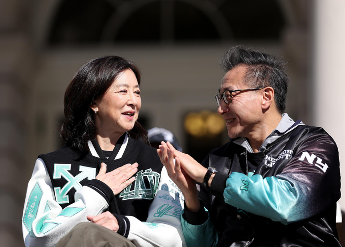 商界“顶配夫妻”蔡崇信与吴明华离婚：斯坦福见证爱情，热爱体育，未来以伙伴身份同行