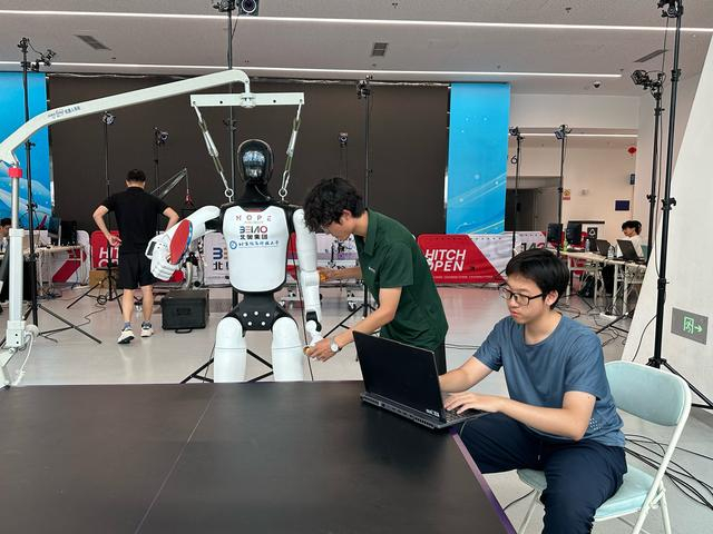 将体育竞技战术刻进代码，信息科大师生为机器人配备智慧大脑