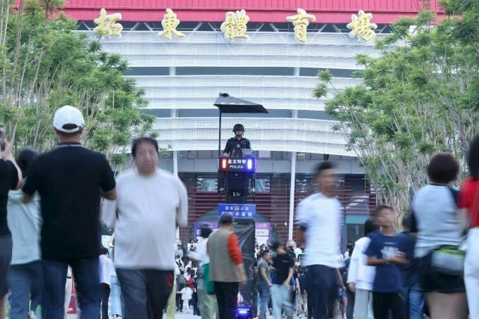 拓东体育场的平安守望者：昆明公安44年护航文体盛会