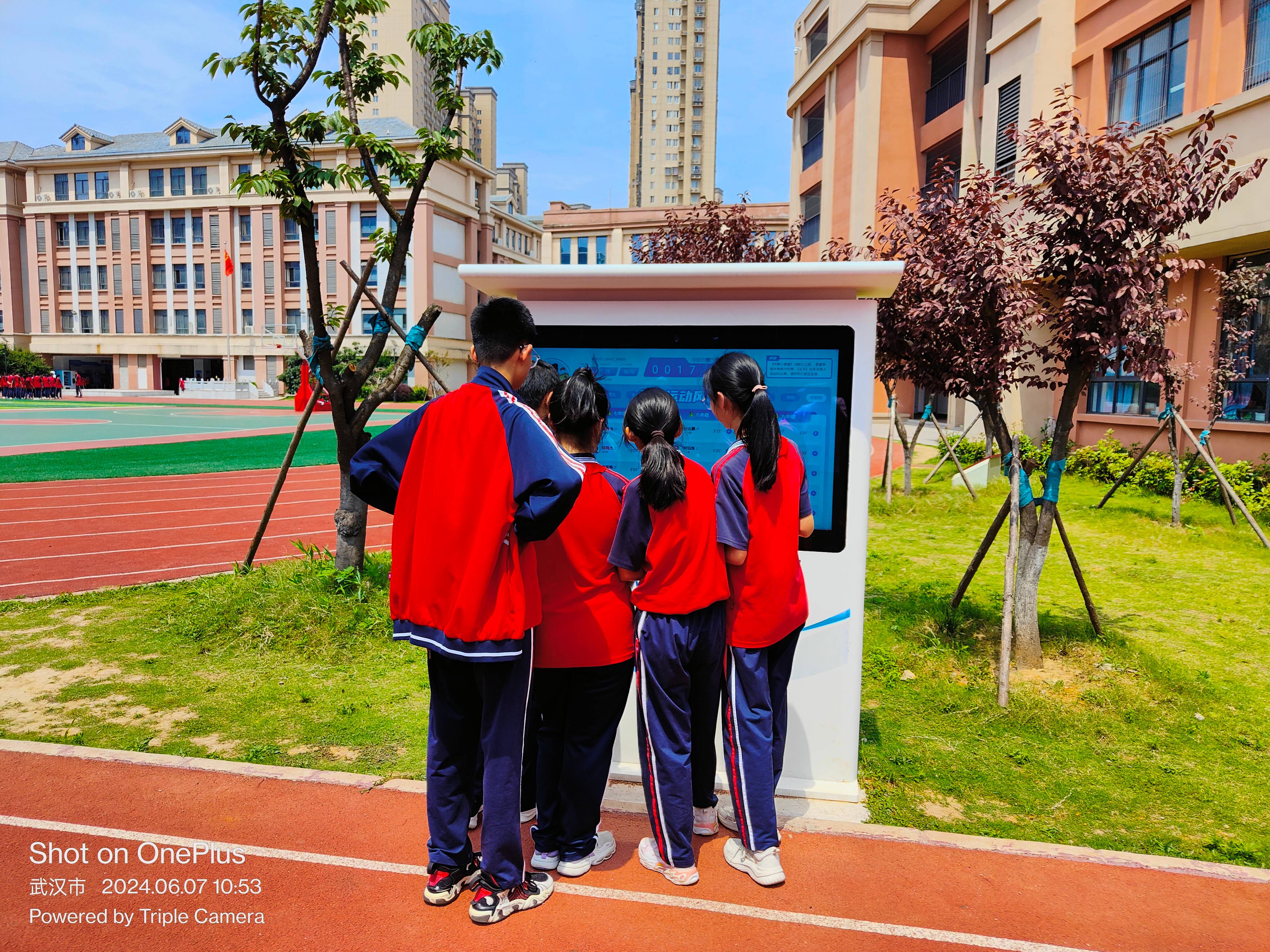 武汉市二桥中学芳草校区-AI智慧操场